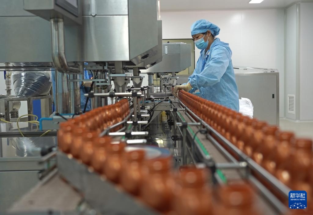 活力中国调研行丨“老药方”邂逅智慧工厂 中医药产业焕新升级